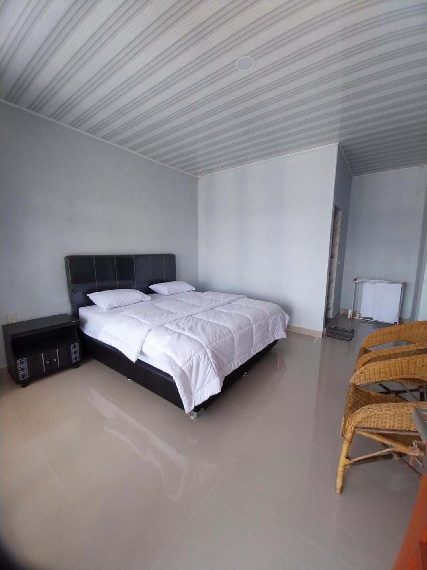 Maruba Inn Тук Тук Екстериор снимка
