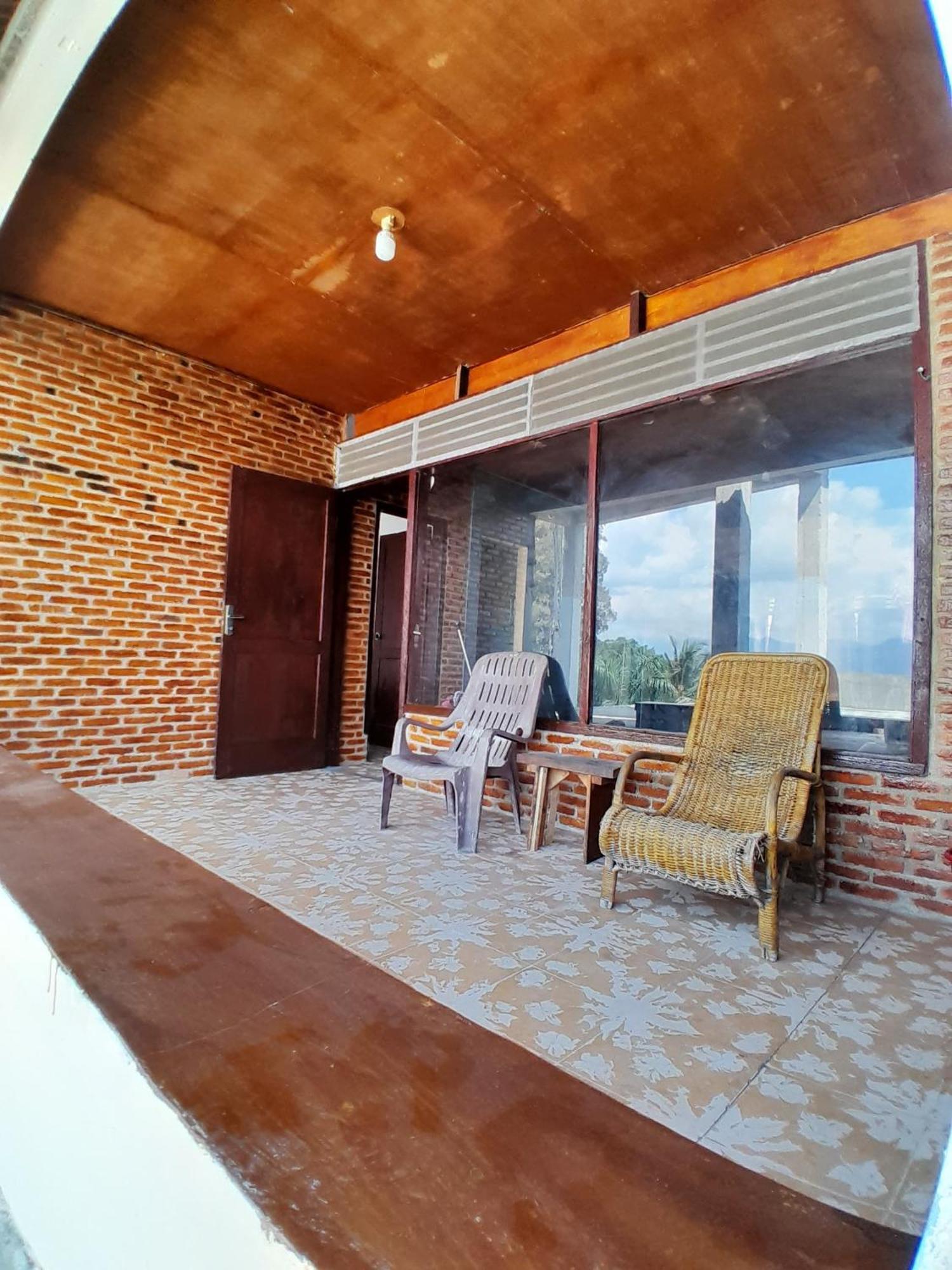 Maruba Inn Тук Тук Екстериор снимка