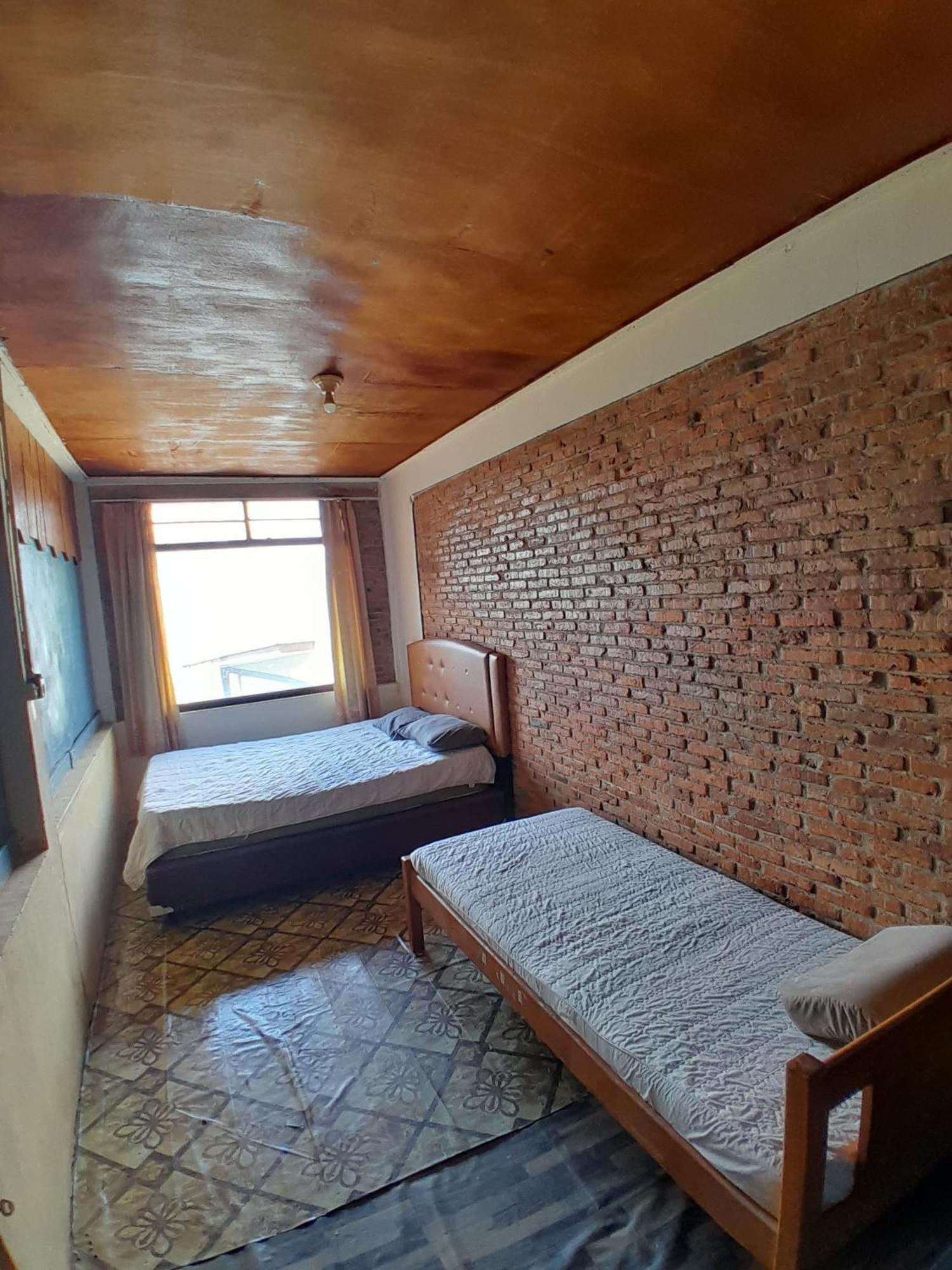 Maruba Inn Тук Тук Екстериор снимка