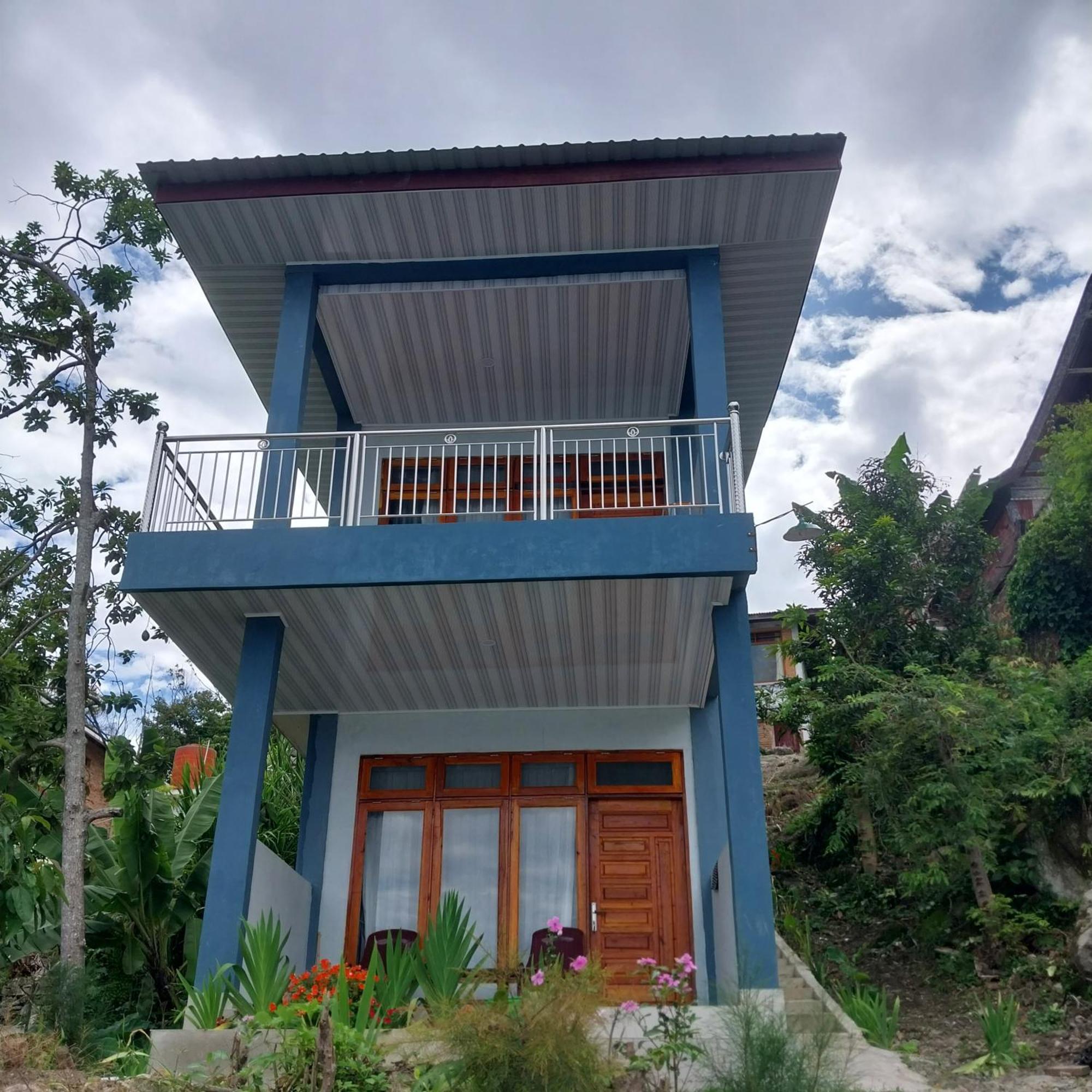 Maruba Inn Тук Тук Екстериор снимка