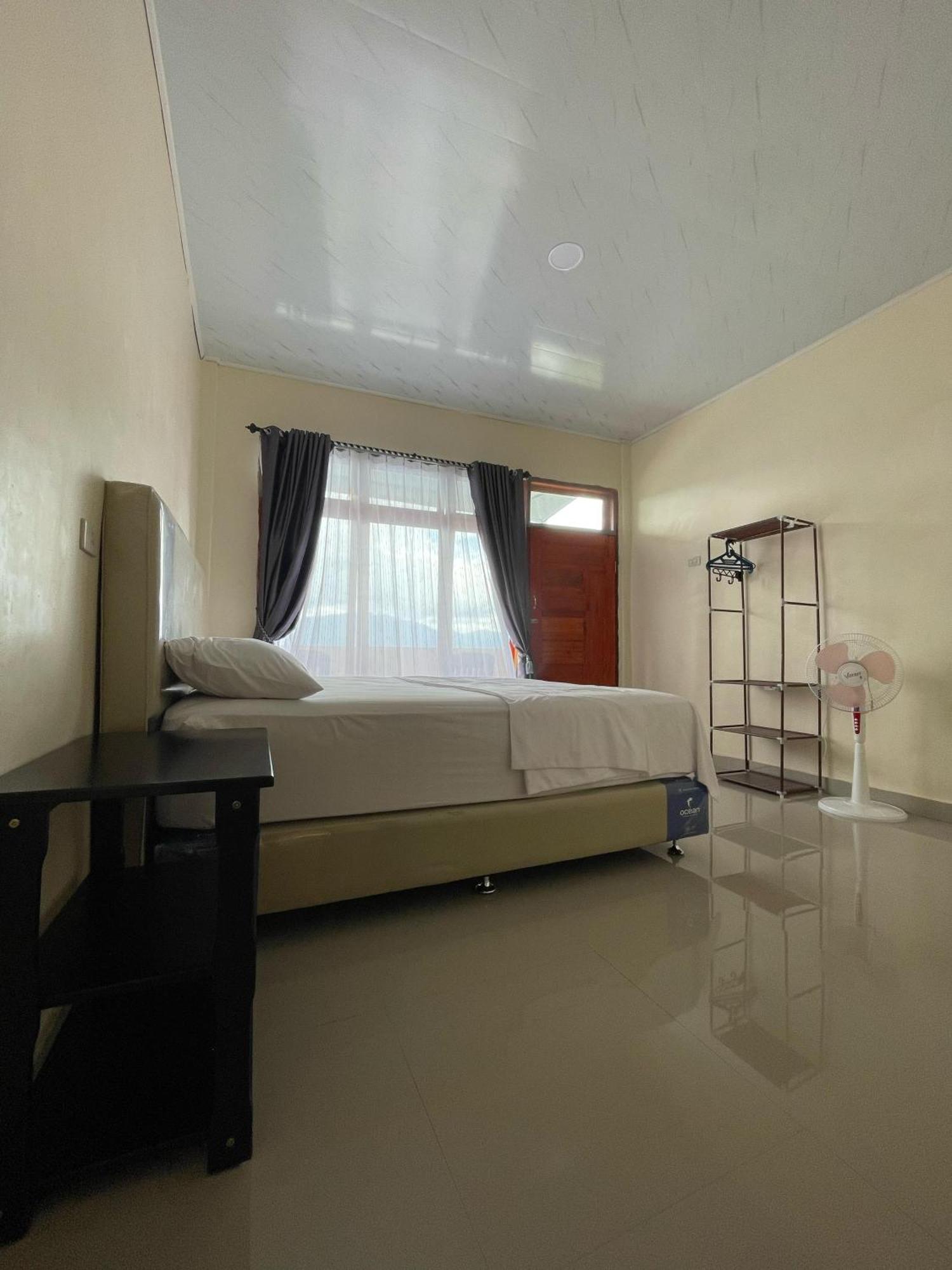 Maruba Inn Тук Тук Екстериор снимка